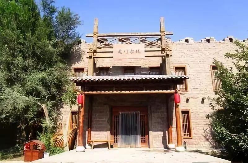 紧闭的闸门